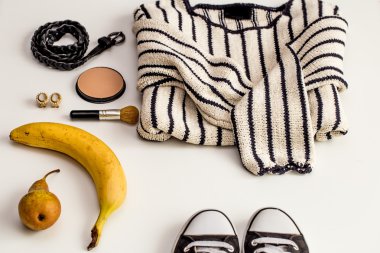 Set-bir aksesuar ve moda şık giysiler
