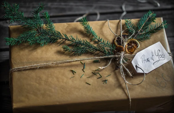 Sana teşekkür ediyor güzel paketlenmiş hediye