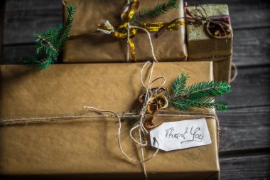 Sana teşekkür ediyor güzel paketlenmiş hediye