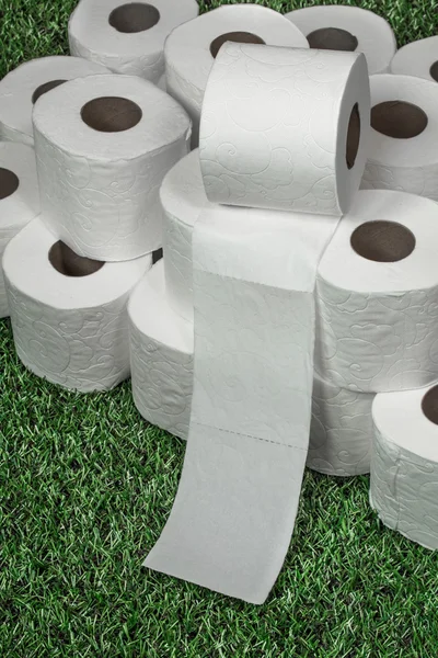 White toilet paper on green grass — Stock Photo, Image