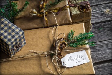 Sana teşekkür ediyor güzel paketlenmiş hediye