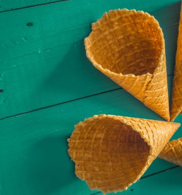 ahşap arka plan Kupası dondurma waffle