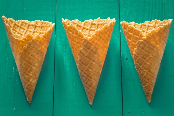 ahşap arka plan Kupası dondurma waffle