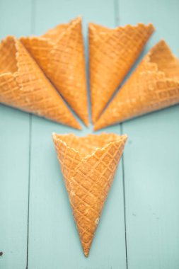 ahşap arka plan Kupası dondurma waffle