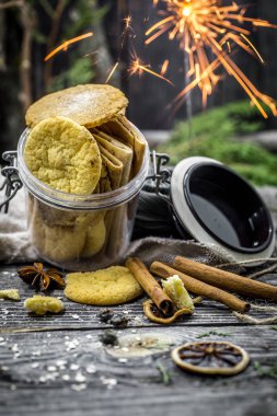 tanımlama bilgileri ve ışıklar ile natürmort