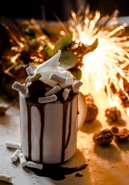 Şenlikli bir fincan kakao kavramı