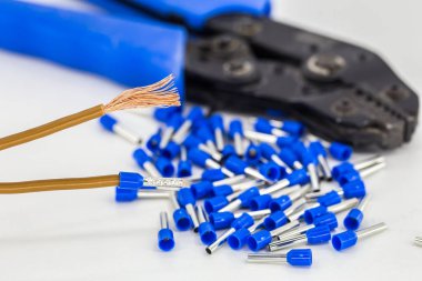 yalıtılmış uç, closeup Elektrik kablosuyla