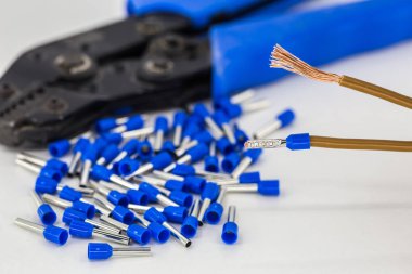 yalıtılmış uç, closeup Elektrik kablosuyla