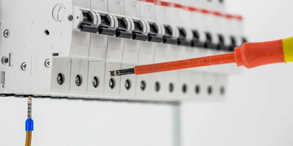 Máquinas elétricas, interruptores, isolados sobre fundo branco — Fotografia de Stock