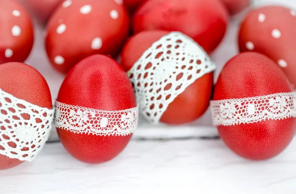 Jaja wielkanocne czerwony na białym tle — Zdjęcie stockowe