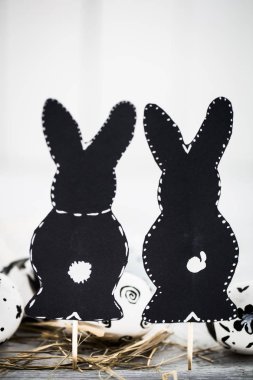 siyah ve beyaz Paskalya kompozisyon