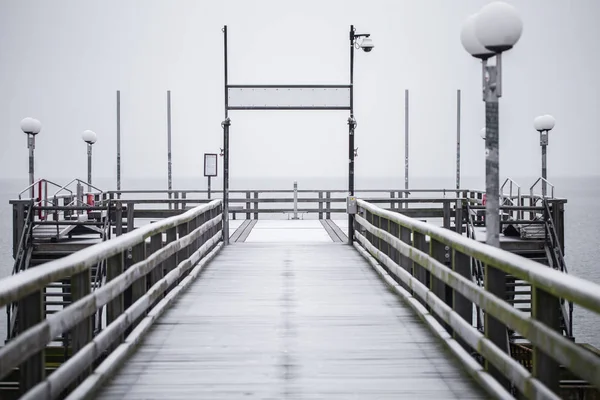 Vecchio ponte di legno — Foto Stock