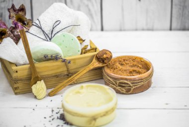 Spa natürmort beyaz tahta adam üzerinde