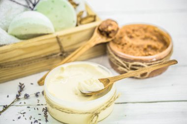 Spa natürmort beyaz tahta adam üzerinde