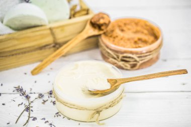 Spa natürmort beyaz tahta adam üzerinde