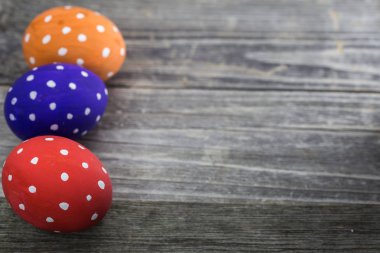 Lekeli renkli Paskalya yortusu yumurta