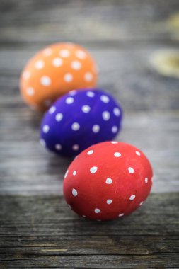 Lekeli renkli Paskalya yortusu yumurta