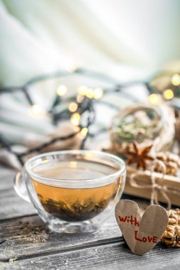 Sevgililer günü natürmort çay ve bir kalp ile