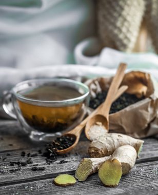 ahşap arka plan şeffaf fincan ile natürmort