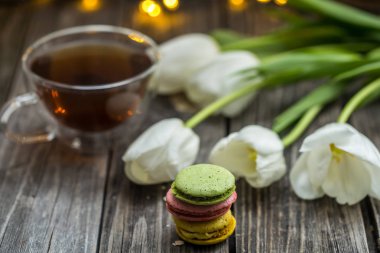 Beyaz Laleler ve bir fincan çay