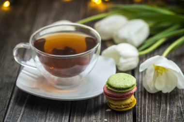 Beyaz Laleler ve bir fincan çay