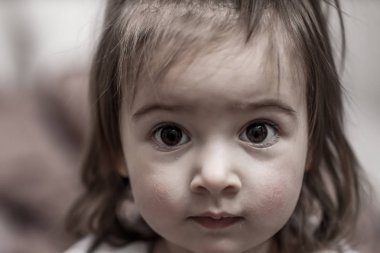 küçük bir kızın gözleri odaklanmak portre portre