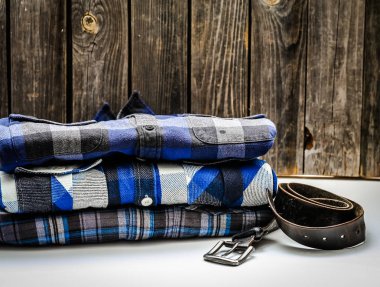 erkek gömlek ve kemer