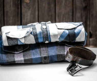 erkek gömlek ve kemer