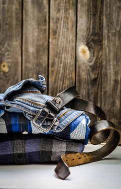 erkek gömlek ve kemer