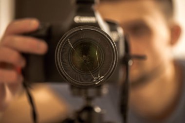 Kamera yakın çekim, kırık camlar