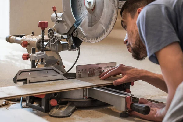 Male boards, and miter saw — Stock Photo, Image