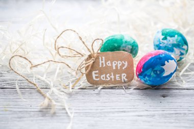 Paskalya kompozisyon çiçekli