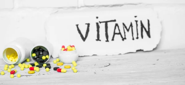 Forskellige farve piller vitaminer - Stock-foto