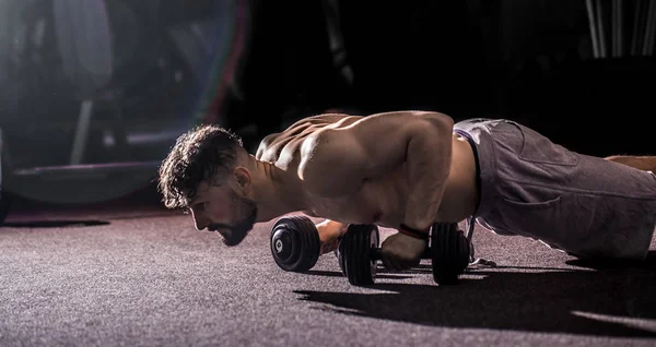 Opleiding cross fit in de sportschool — Stockfoto