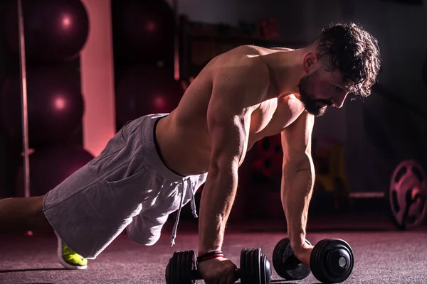 Opleiding cross fit in de sportschool — Stockfoto