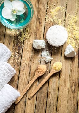 Spa natürmort kase ve orkide