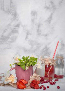 Yaz içeceği çilek ile