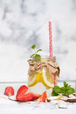 Yaz içeceği meyve Detoks