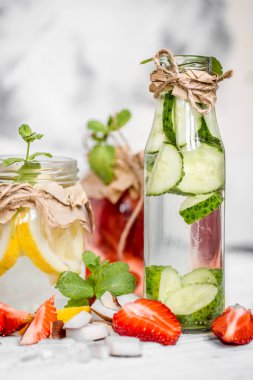 Yaz içeceği meyve Detoks