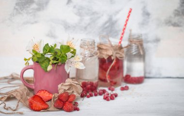 Yaz içeceği çilek ile