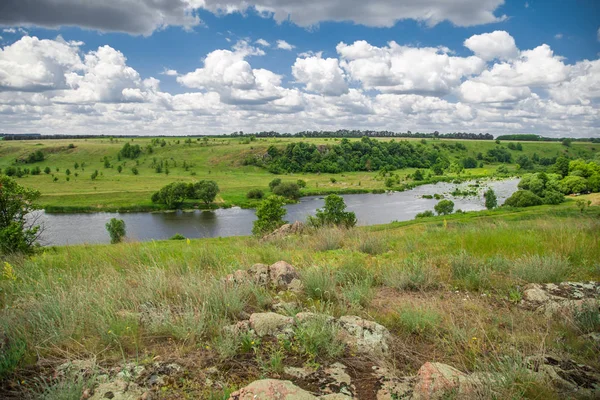 Landscape of river and hills — Stock Photo, Image