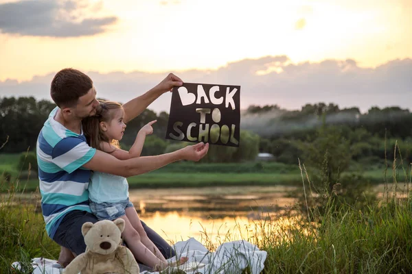 Volver a la escuela en la naturaleza —  Fotos de Stock