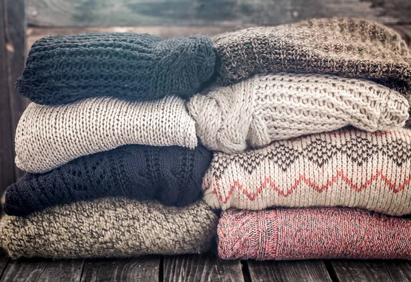 Теплые уютные свитера — стоковое фото