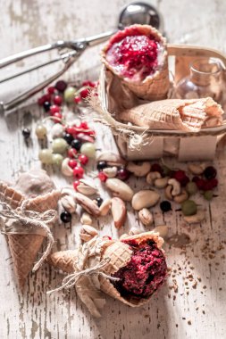 ev yapımı dondurma waffle koni