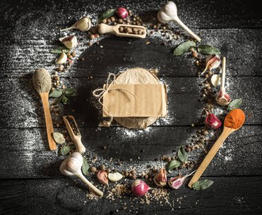 Baharat metin için siyah arka plan yer Tarih