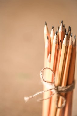 bir yığın kalemler