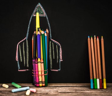 kalemler dışında okul roket geri