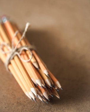 bir yığın kalemler