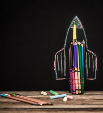 kalemler dışında okul roket geri