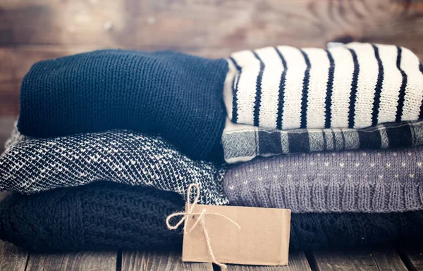 örme kazak yığını